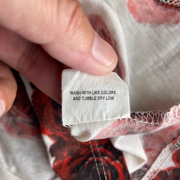 Chaser Rose Print V-Neck Tee Shirt Size S K40 - Picture 8 of 8